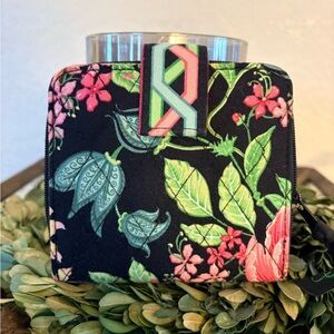 LIKE NEW-- Vera Bradley Botanica Wallet